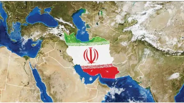 پرچم ایران نماد تمامیت ارضی کشور