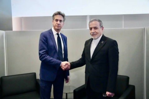 دیدار و گفت وگوی عراقچی و وزیر خارجه انگلیس