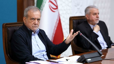 تاکید پزشکیان بر توسعه روابط گردشگری و تجاری با همسایگان