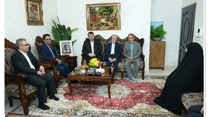 دیدار افشین خانی با خانواده اولین شهید بانک صادرات ایران