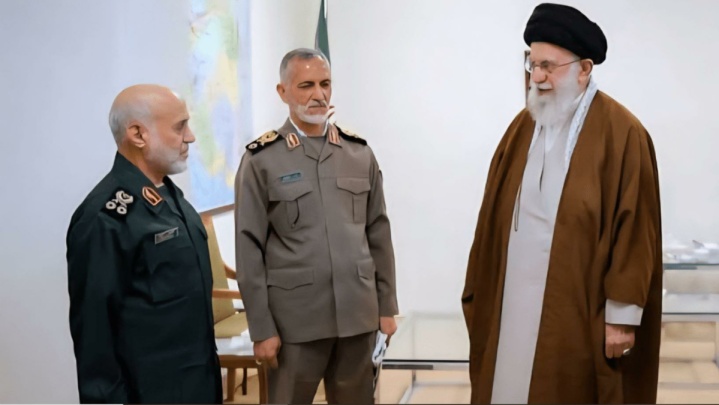 انتشار دستخط رهبر شهید در تجلیل سپهبد غلامعلی رشید