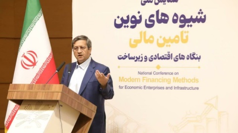 همتی: بانک مرکزی برای کنترل تورم برنامه دارد