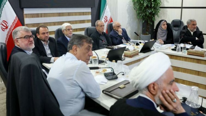 برای احقاق حقوق ملت ایران از موضع عزت و اقتدار سخن می‌گوییم