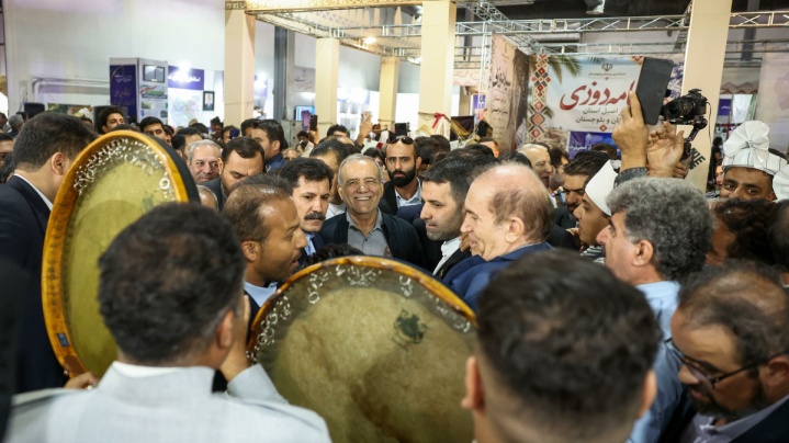 بازدید پزشکیان از نمایشگاه توانمندی‌های روستایی