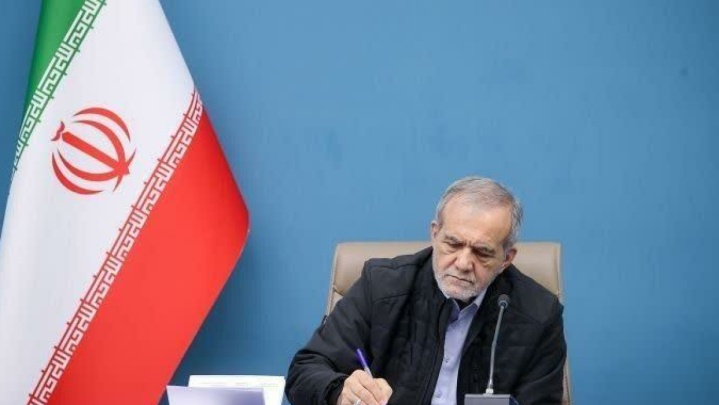 پزشکیان: شجاعت پرستاران در جنگ‌های تحمیلی اخیر باید سینه به