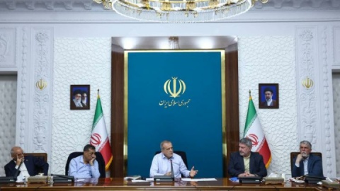 از واردات بنزین بی‌نیاز شده‌ایم/ تسلیم نمی‌شویم