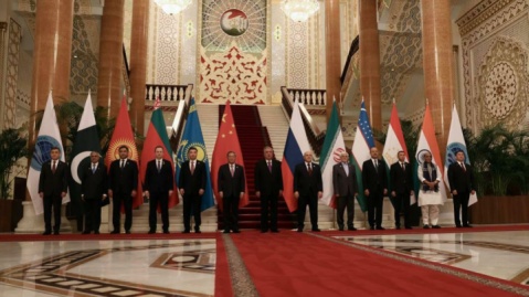 عکس یادگاری نخست‌وزیران کشورهای عضو سازمان همکاری شانگهای