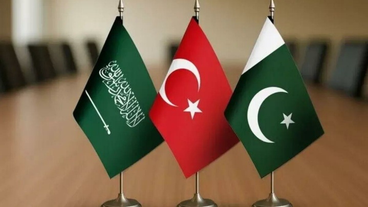 سفر هیات سه‌جانبه به تهران در چارچوب کاهش تنش‌ها است