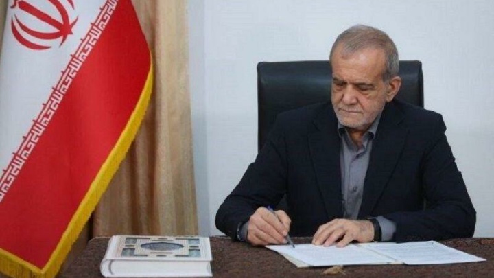 رئیس جمهور به استاندار هرمزگان تسلیت گفت